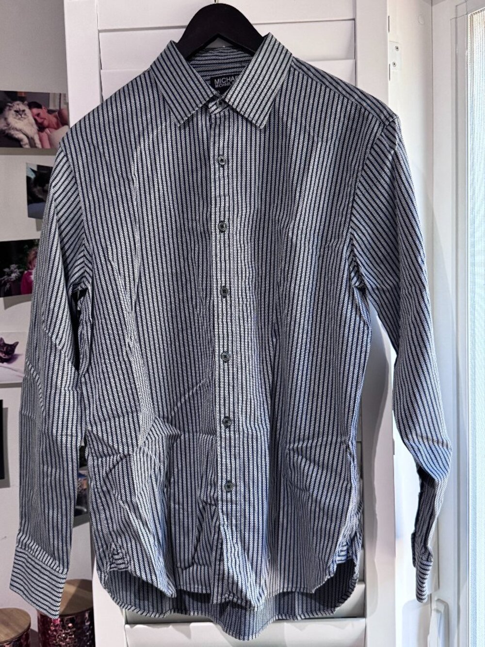✨ Vintage Charm Meets Modern Elegance – Michael Kors Men’s Striped Dress Shirt ✨